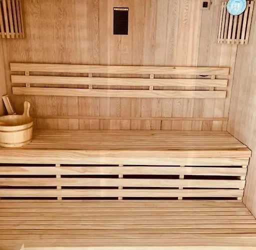 Dom wakacyjny Les Fougeres 12 Personnes Spa/sauna
